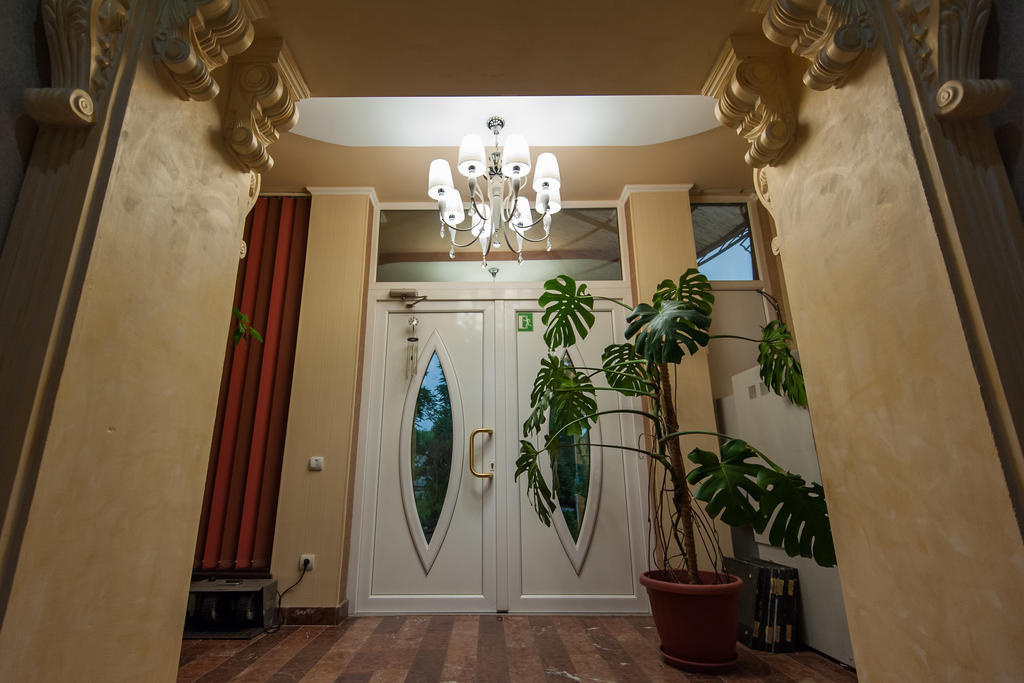 Hotel Leoton Czernowitz Exterior foto